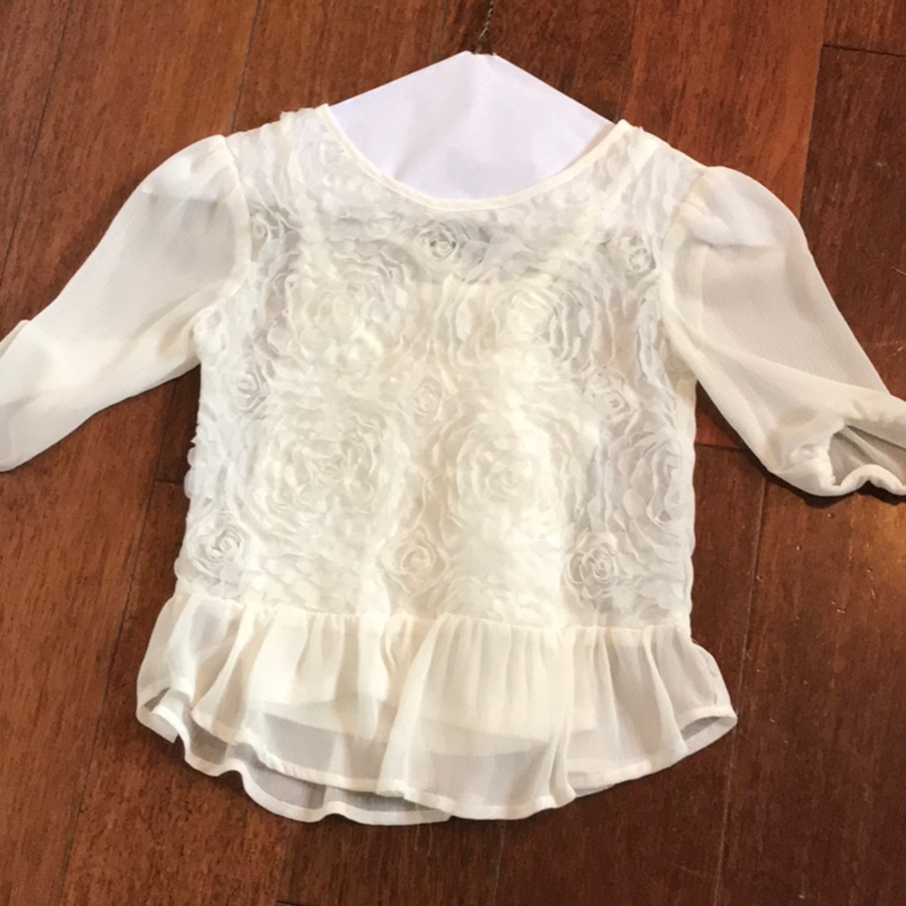 Quarter length sleeve blouse